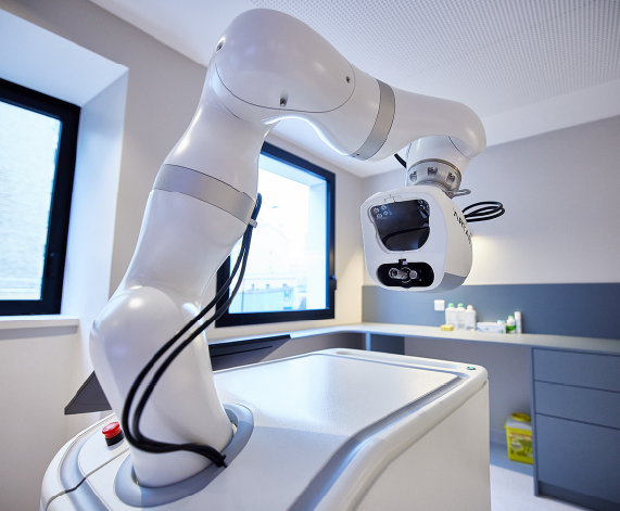 Robotic Hair Transplant – A Modern Hair Restoration Choice for People in Kerala, Dubai & Across India